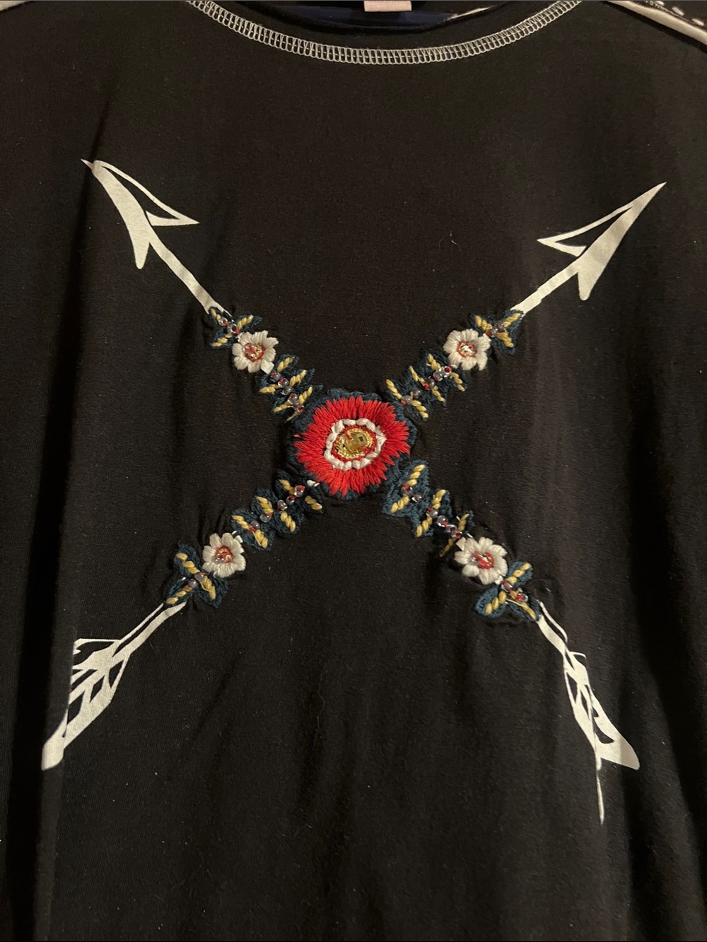 Vintage-Inspired Black Embroidered Arrow Tee - Picture 2 of 5